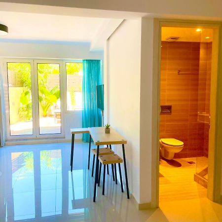 Haris White Apartment Roussospition Экстерьер фото