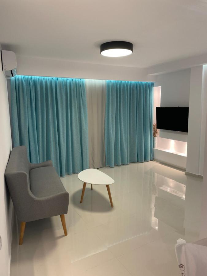 Haris White Apartment Roussospition Экстерьер фото