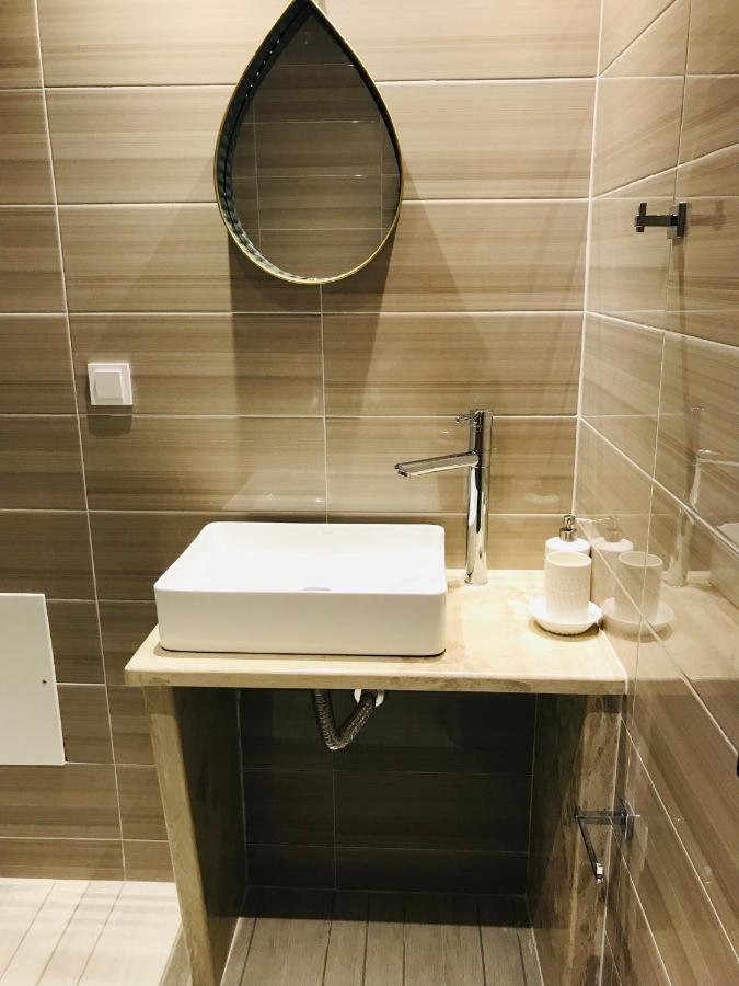 Haris White Apartment Roussospition Экстерьер фото