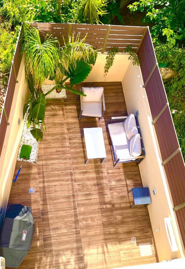 Haris White Apartment Roussospition Экстерьер фото