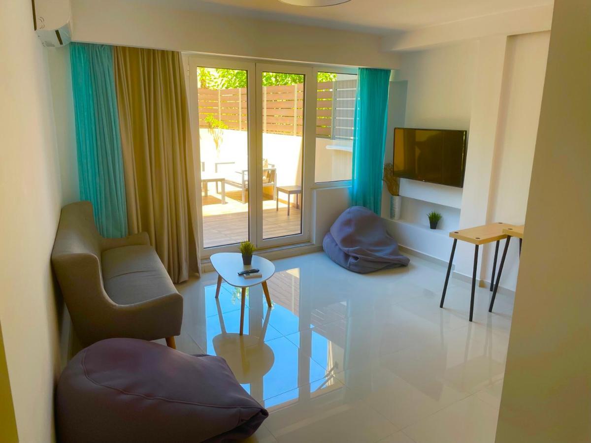 Haris White Apartment Roussospition Экстерьер фото