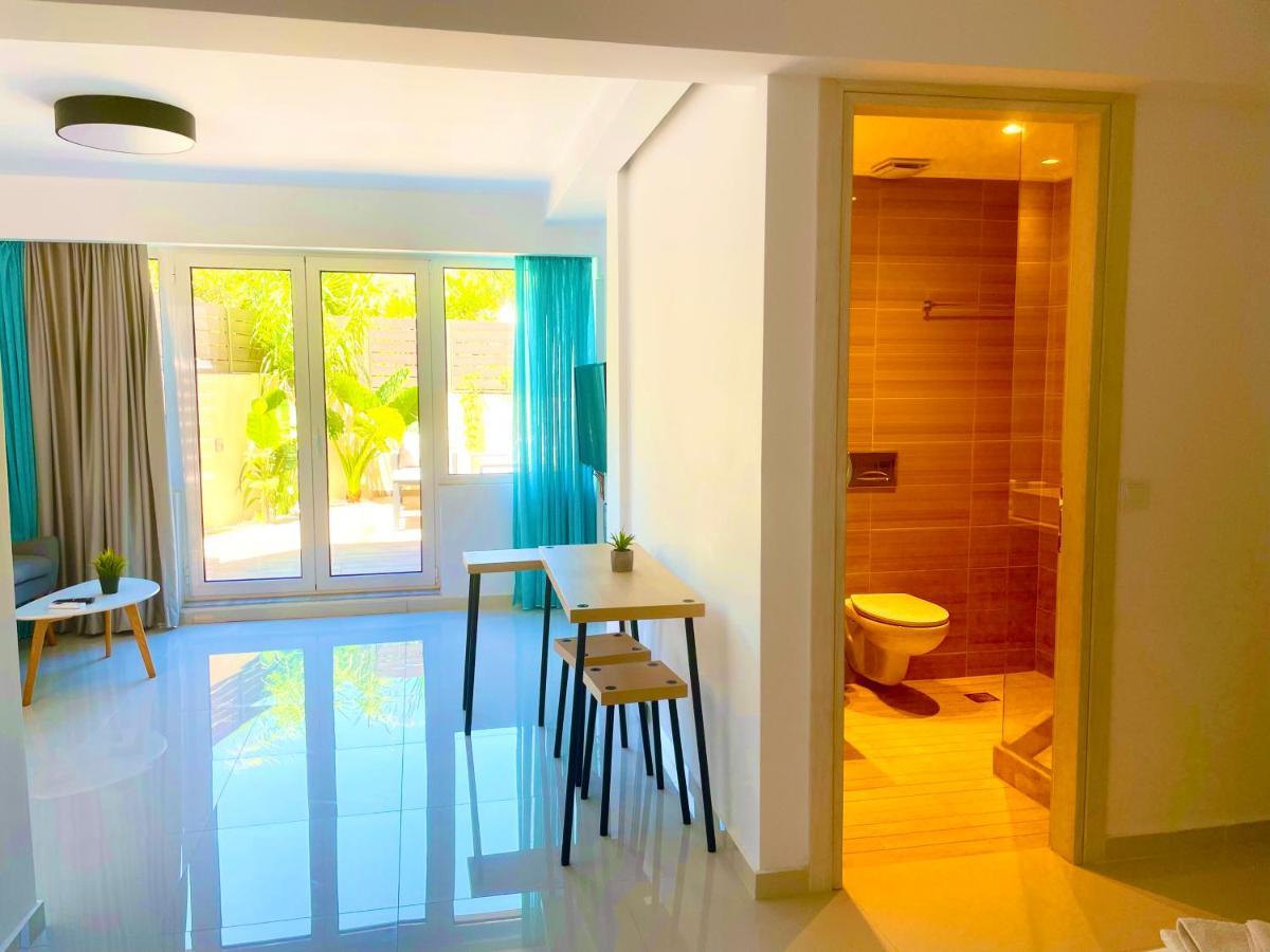 Haris White Apartment Roussospition Экстерьер фото